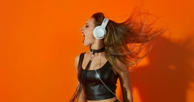 Philips Bass+ around-ear kuulokkeet SHL3175 (valkoinen)