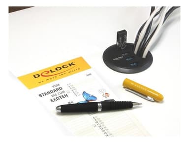 DeLOCK pöytään upotettava USB 3.0 -hubi, 4 x USB-A naaras