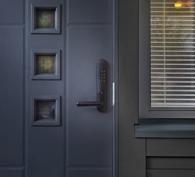 Yale Doorman L3 digitaalinen lukko (musta)