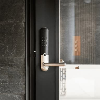 Yale Doorman L3 digitaalinen lukko (harjattu teräs)