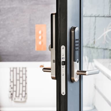 Yale Doorman L3 digitaalinen lukko (harjattu teräs)