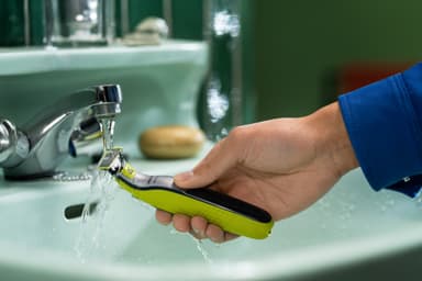 Philips OneBlade 360 trimmeri kasvoille ja vartalolle QP2830/20