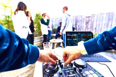 Hercules DJ-kontrolleri Instinct P8