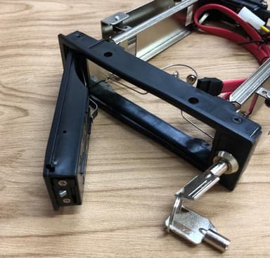 NÖRDIC 5,25"" mobiiliteline 1 x 3,5"" SATA / SAS HDD:lle
