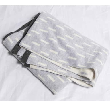 NG Baby Filt Jaquardstickad Grey Line