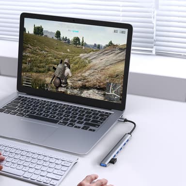 USB3.0–USB2.0/3.0 USB-keskitin, jossa on 7 porttia Hopeanharmaa
