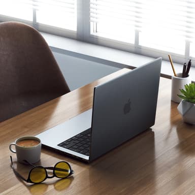 Satechi MacBook Pro 16" Hardshell kuori (läpinäkyvä)