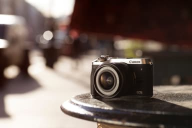 Canon EOS M6 järjestelmäkamera + 15-45mm objektiivi