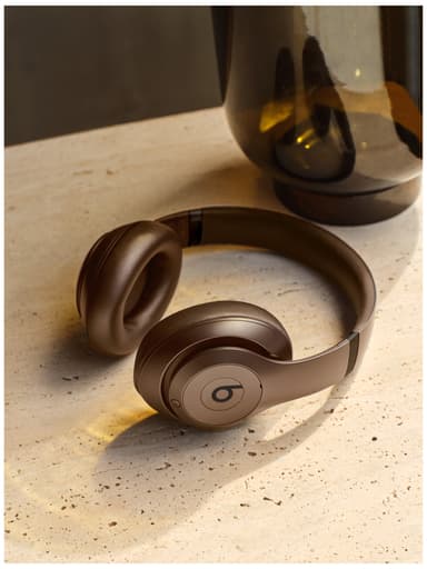Beats Studio Pro langattomat around-ear kuulokkeet (tummanruskea)