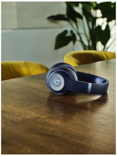 Beats Studio Pro langattomat around-ear kuulokkeet (laivastonsininen)