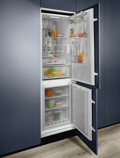 Electrolux Jääkaappi-pakastin yhdistelmä ENC8MD18S