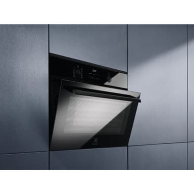 Electrolux 800 CombiQuick kompaktiuuni OOM807NB