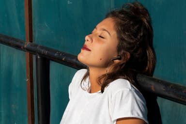 JBL Tune Beam täysin langattomat in-ear kuulokkeet (musta)