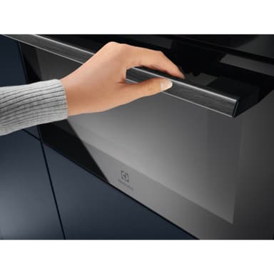 Electrolux 800 CombiQuick kompaktiuuni OOM907NB