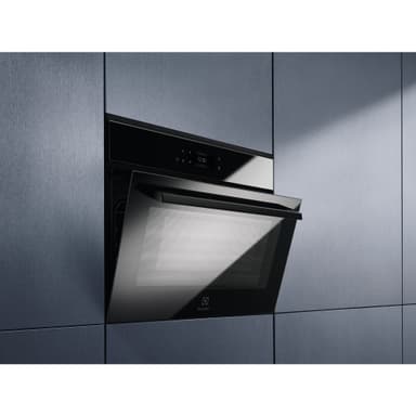 Electrolux 800 CombiQuick kompaktiuuni OOM907NB