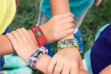 Garmin Vivofit Jr. aktiivisuusranneke (valk/kukkakuvio)