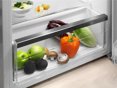 Electrolux jääkaappi pakastinlokerolla LXB1SE11W0