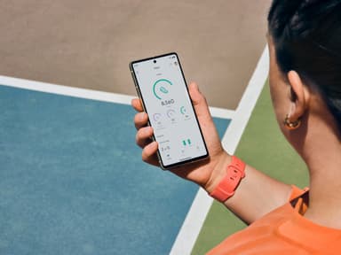 Fitbit Charge 6 aktiivisuusranneke (kulta/oranssi)