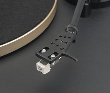 JBL Spinner BT levysoitin (musta/kulta)