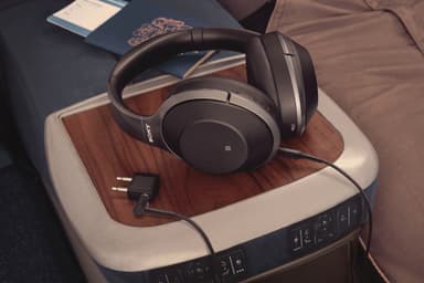 Sony around ear kuulokkeet WH-1000XM2 (musta)