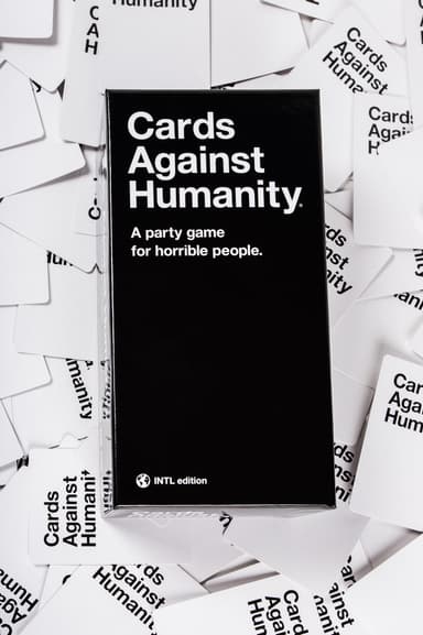 Cards Against Humanity International Edition lautapeli