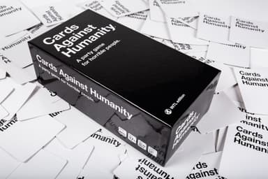 Cards Against Humanity International Edition lautapeli