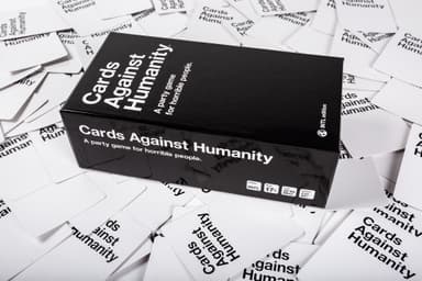 Cards Against Humanity International Edition lautapeli