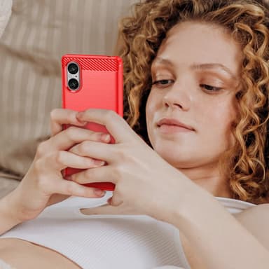 SKALO Sony Xperia 5 V Armor Carbon Iskunkestävä TPU suojakuori - Punainen