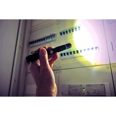 Brennenstuhl Ladattava taskulamppu LED LuxPremium TL 210 AF / taskulamppu kirkkaalla Osram LEDillä (200lm, jopa 13h palamisaika, roisketiivis IP44)