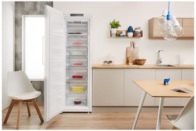 Indesit pakastin pystymalli UI8F2CW (valkoinen)