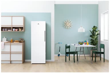 Indesit pakastin pystymalli UI8F2CW (valkoinen)