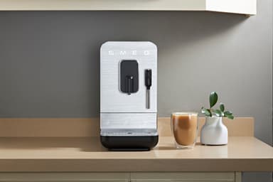 Smeg kahvikone BCC02BLMEU (musta)