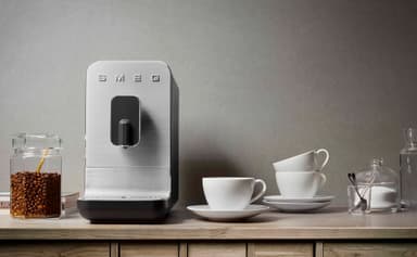 Smeg kahvikone BCC01BLMEU (musta)