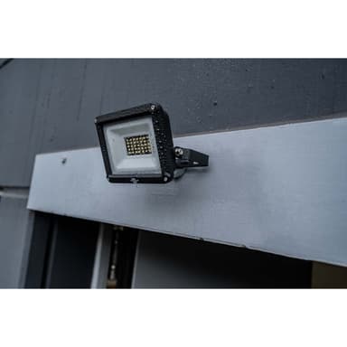 brennenstuhl LED-kohdevalo JARO 3060 / LED-valonheitin 20W ulkokäyttöön (LED-ulkovalo seinäasennukseen, 2300lm, valmistettu korkealaatuisesta alumiinista, IP65)