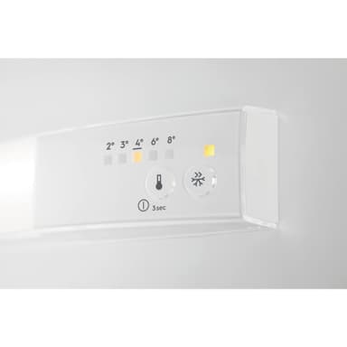 Electrolux jääkaappi pakastinlokerolla LFB3AE82R integroitava