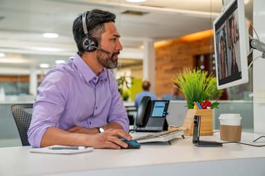 HP Poly Voyager Focus 2 kuulokkeet USB-C + latausteline