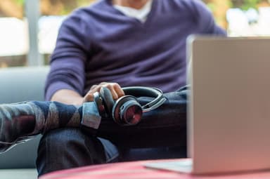 HP Poly Voyager Focus 2-M MS Teams kuulokkeet USB-C + latausteline