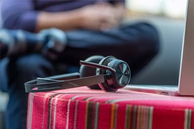 HP Poly Voyager Focus 2-M MS Teams kuulokkeet USB-C + latausteline