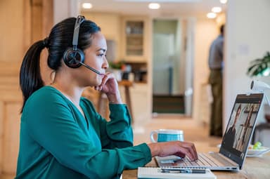 HP Poly Voyager Focus 2-M MS Teams kuulokkeet USB-C + latausteline