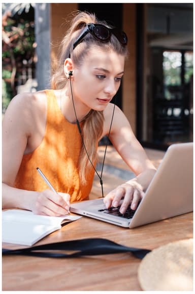 JBL Tune 310 USB C in-ear kuulokkeet (musta)