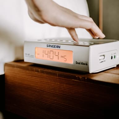 Sangean RCR-5 kelloradio (hopea)