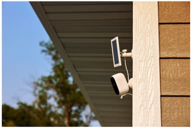 Arlo Essential Outdoor laturi aurinkopaneelilla