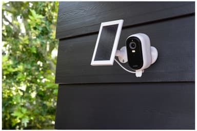 Arlo Essential Outdoor laturi aurinkopaneelilla