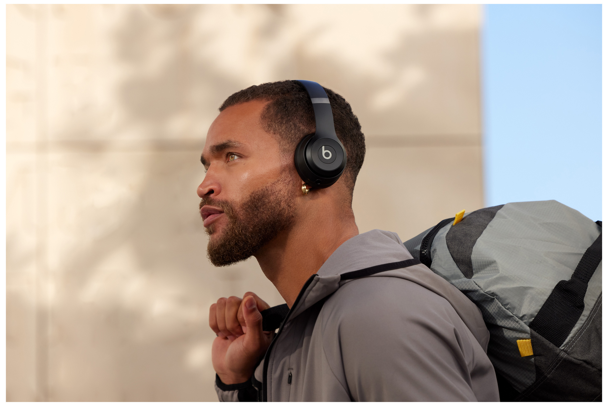 Beats Solo 4 langattomat on-ear kuulokkeet (Matte Black)