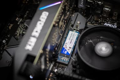 Edge Esports pelitietokone 2060/AMD (musta)