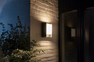 Philips Hue White ambiance Fuzo seinälyhty ulkokäyttöön 1744630P7