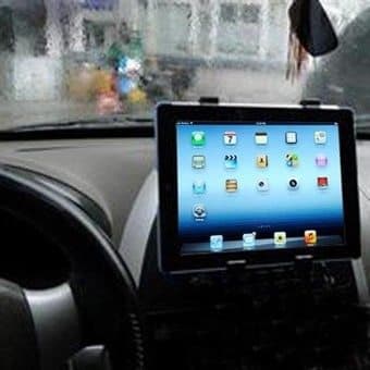 Autoteline ilmanvaihtoaukkoon iPad / Galaxy Tab malleille
