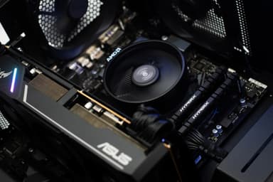Edge Esports pelitietokone AMD/RX5700XT (musta)