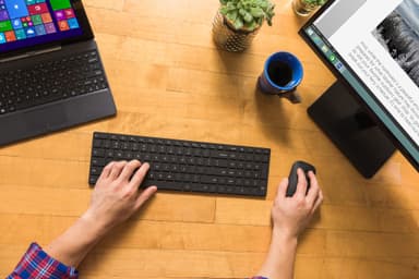 Microsoft Designer Bluetooth Desktop näppäimistö ja hiiri