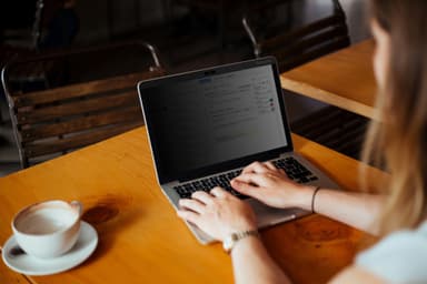 Targus Magnetic Privacy tietoturvasuoja 15,4" MacBook